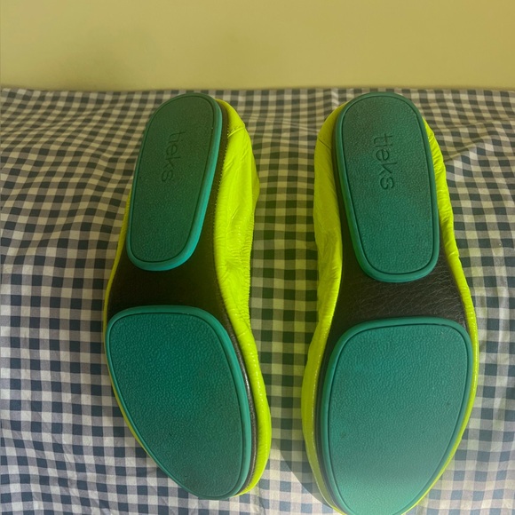 Tieks patent ballet flats neon yellow size 8 EUC - Picture 8 of 9
